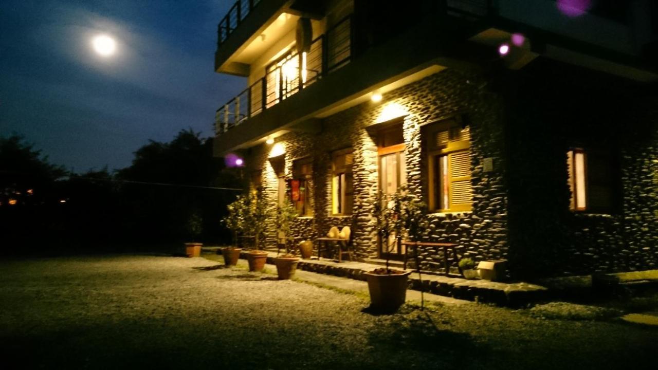 Stone House Homestay Yilan Eksteriør billede